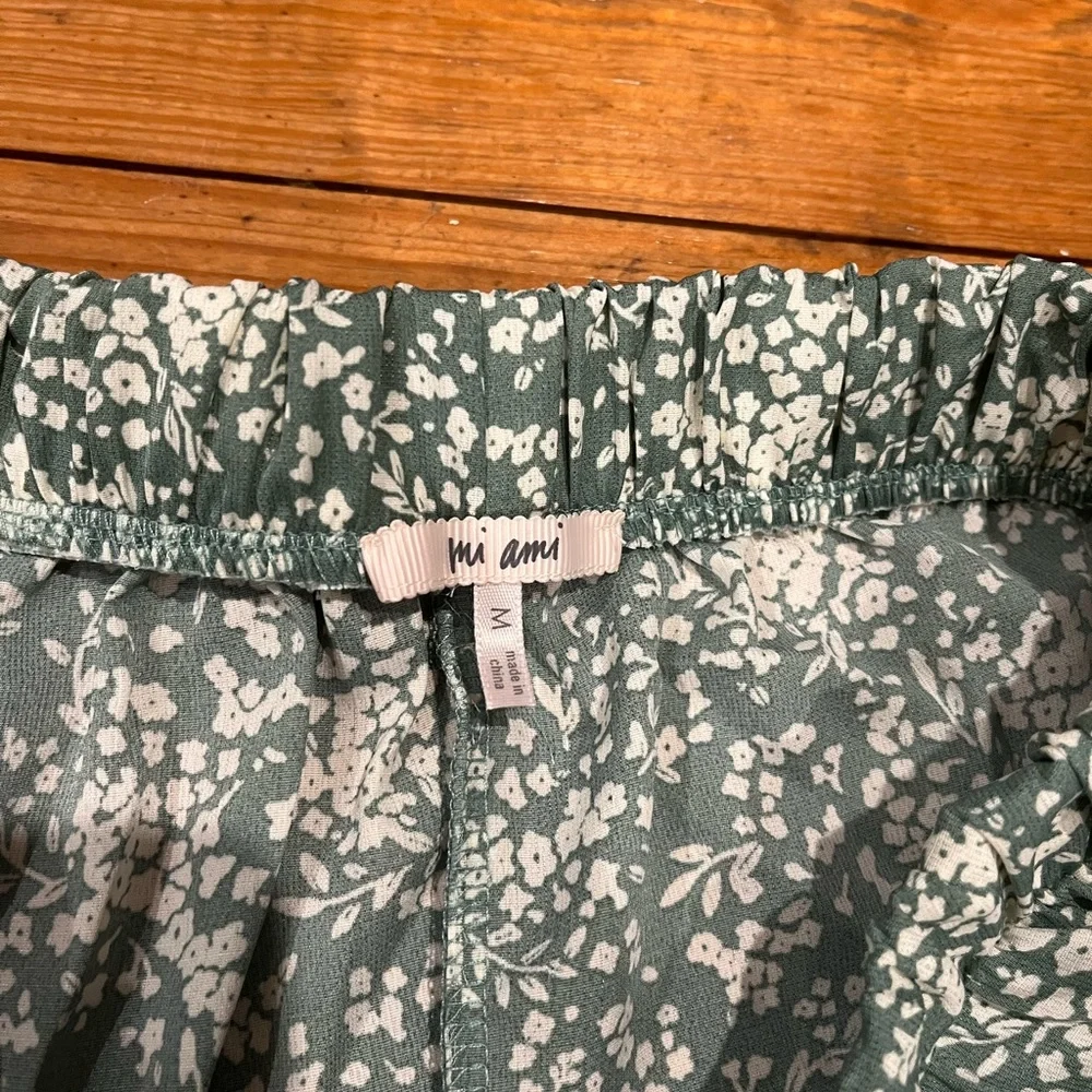 (327) —MI AMI SKIRT— - Picture 4 of 5